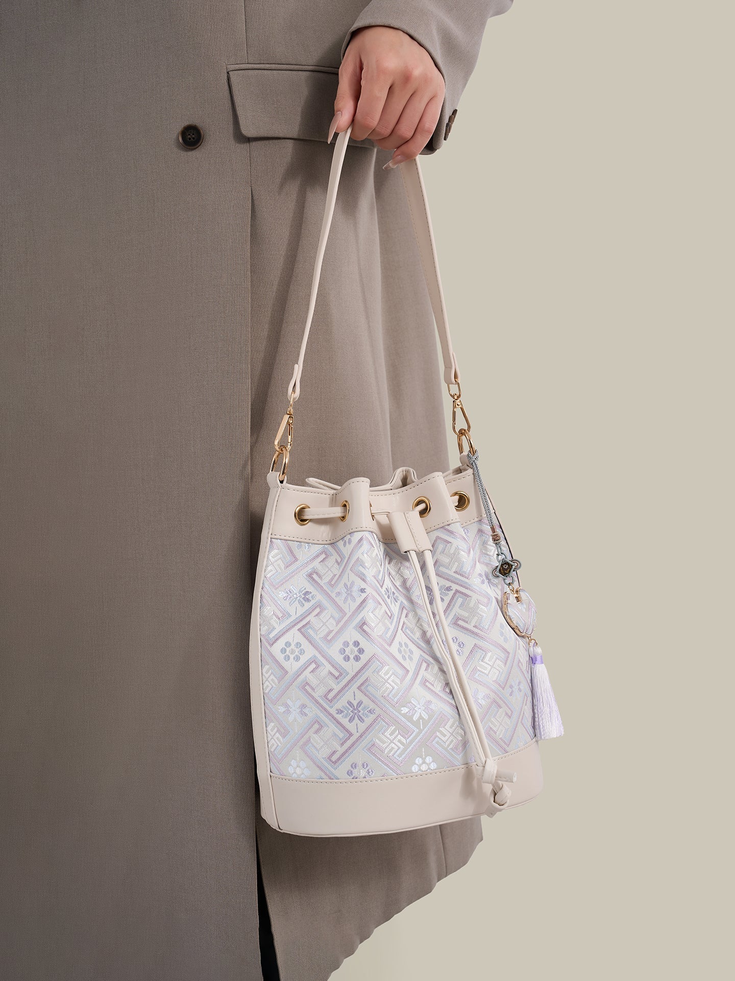 Bolsa Bucket Brocado Oriental com Tassel - vista interna