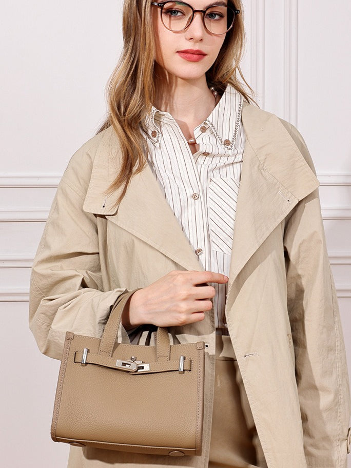 Bolsa Kelly Minimalista em Couro Texturizado - imagem 19