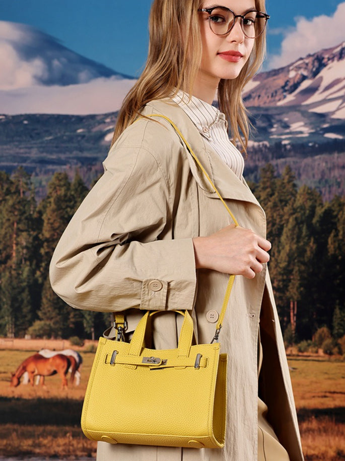 Bolsa Kelly Minimalista em Couro Texturizado - imagem 35
