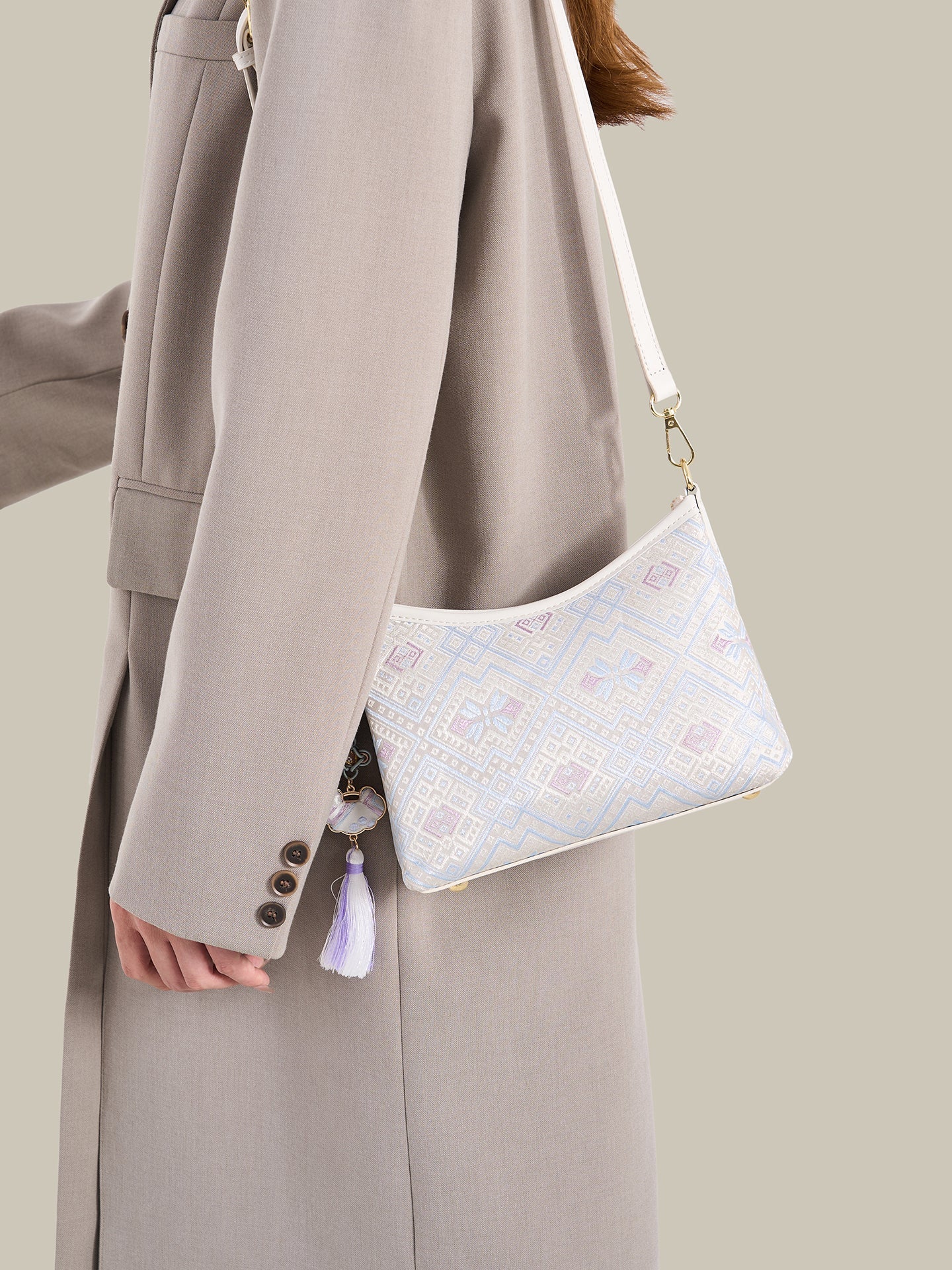 Bolsa Clutch Geométrica Lavanda com Tassel - vista interna