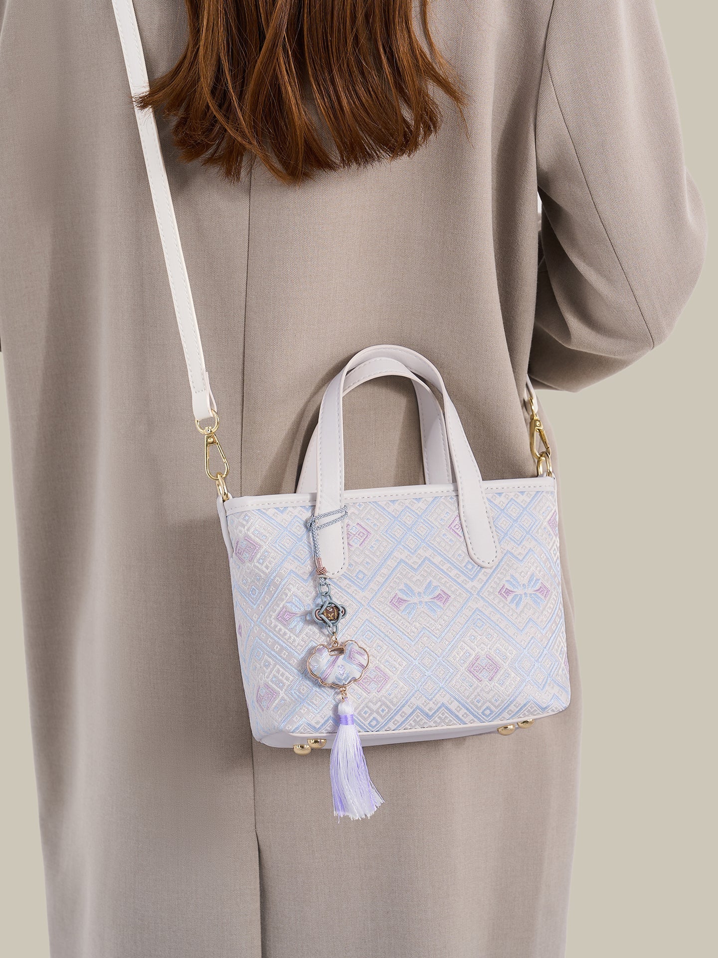 Bolsa Mini Tote Brocado Serena - detalhe do acabamento