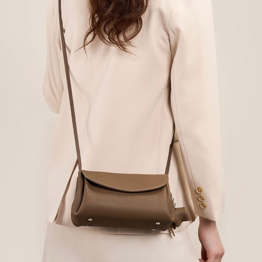 Bolsa Luna Elefante em couro transversal feminina imagem 3
