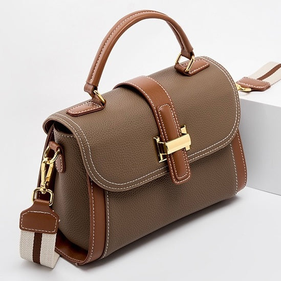 Bolsa Celine estruturada em couro transversal feminina imagem 14