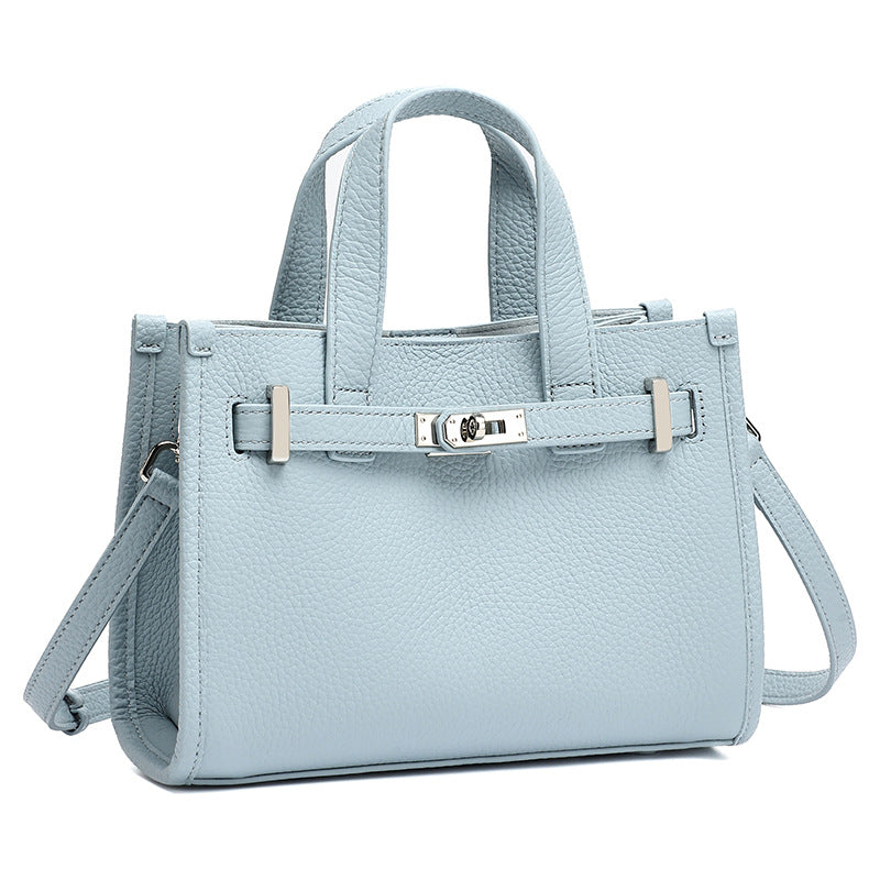 Bolsa Kelly Minimalista em Couro Texturizado - vista lateral