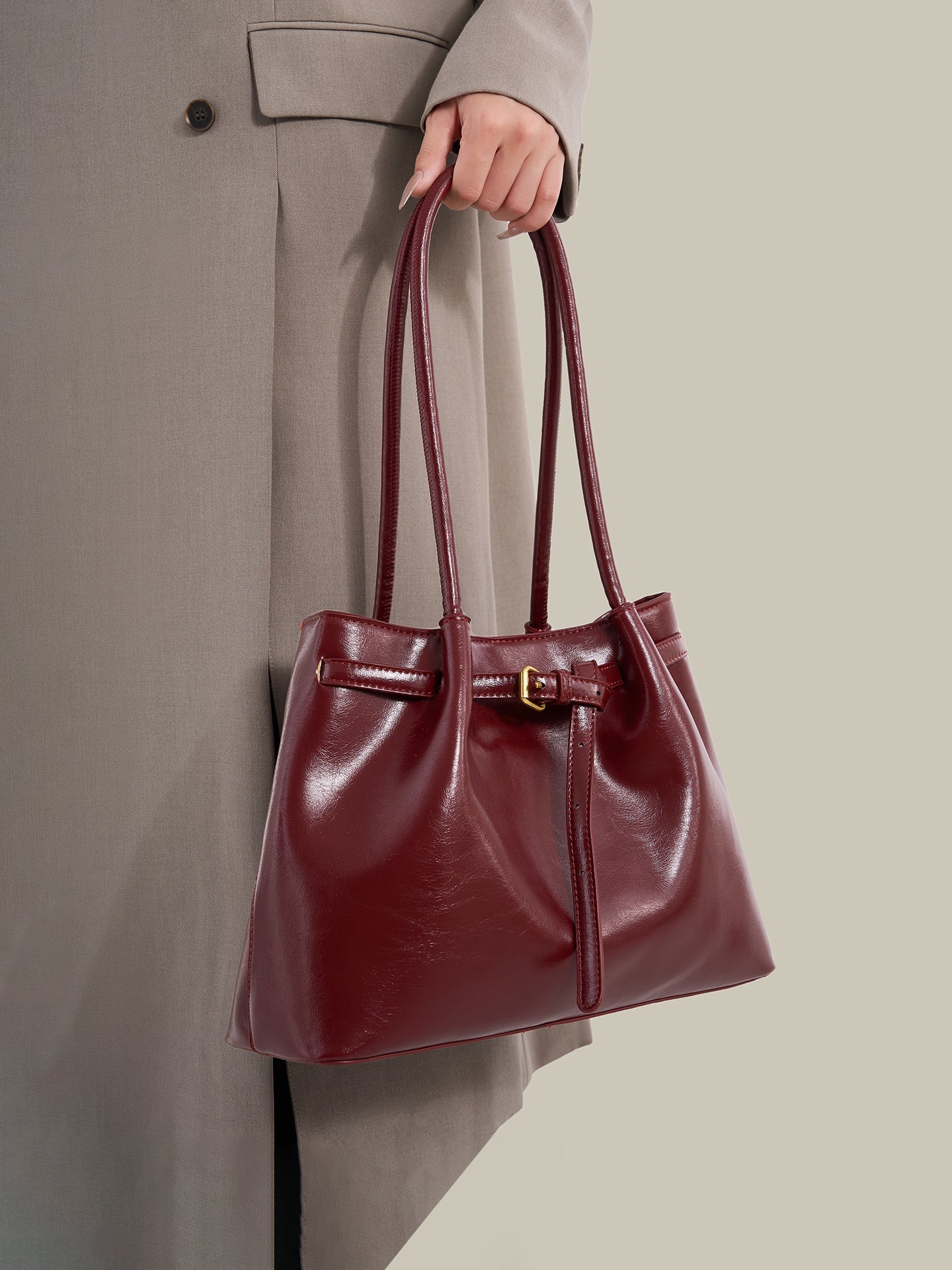 Bolsa Tote Minimalista Verniz - detalhe frontal