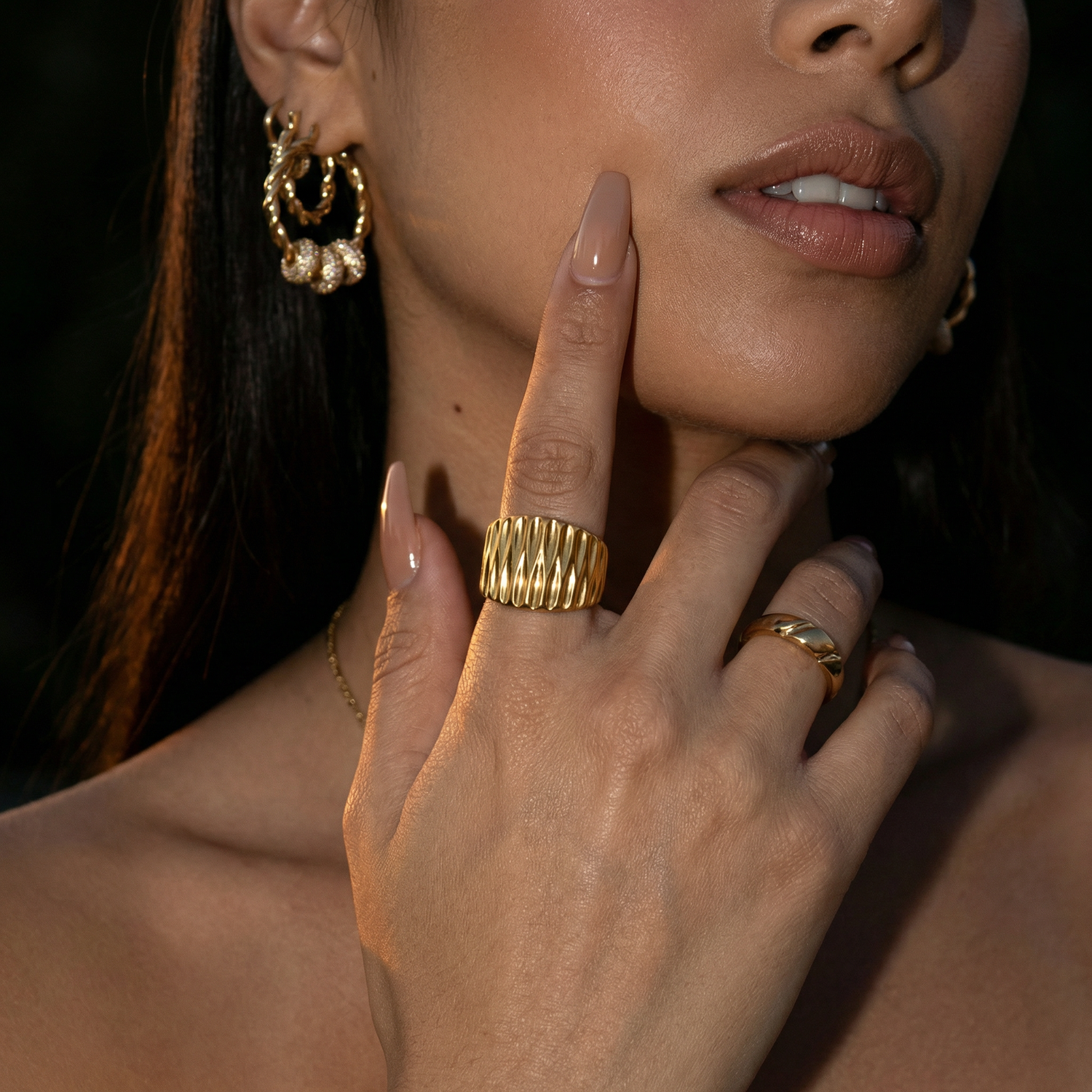 Anel Évanie Encanto Dourado - close-up do design e acabamento