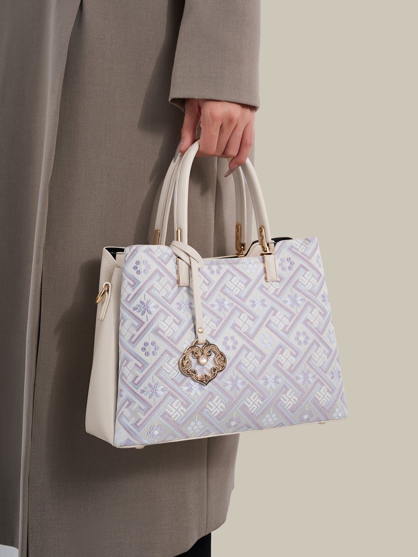 Bolsa Mini Tote Brocado Clássica - detalhe do acabamento