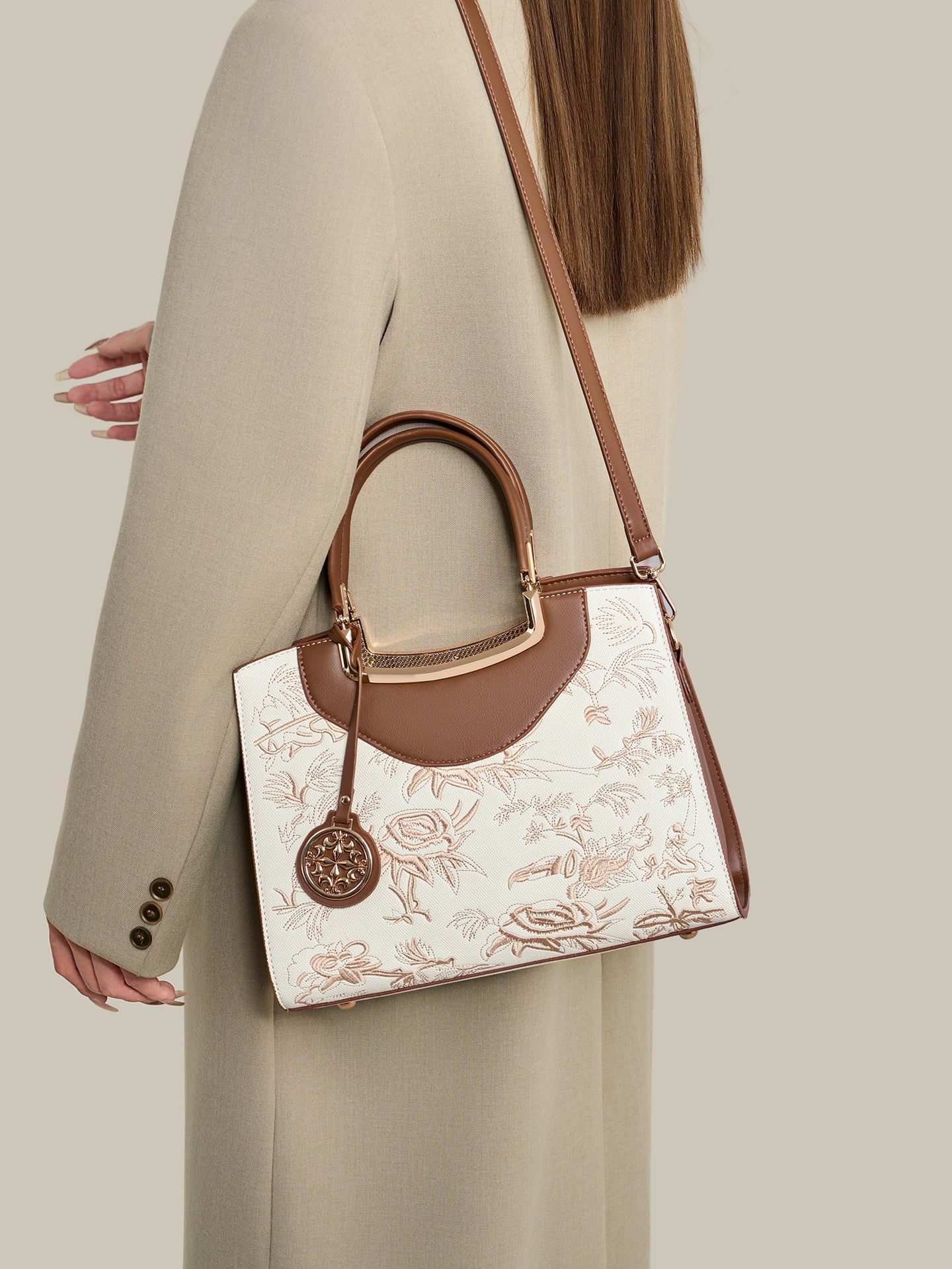 Bolsa Floral Retrô em Couro Vegano vista lateral