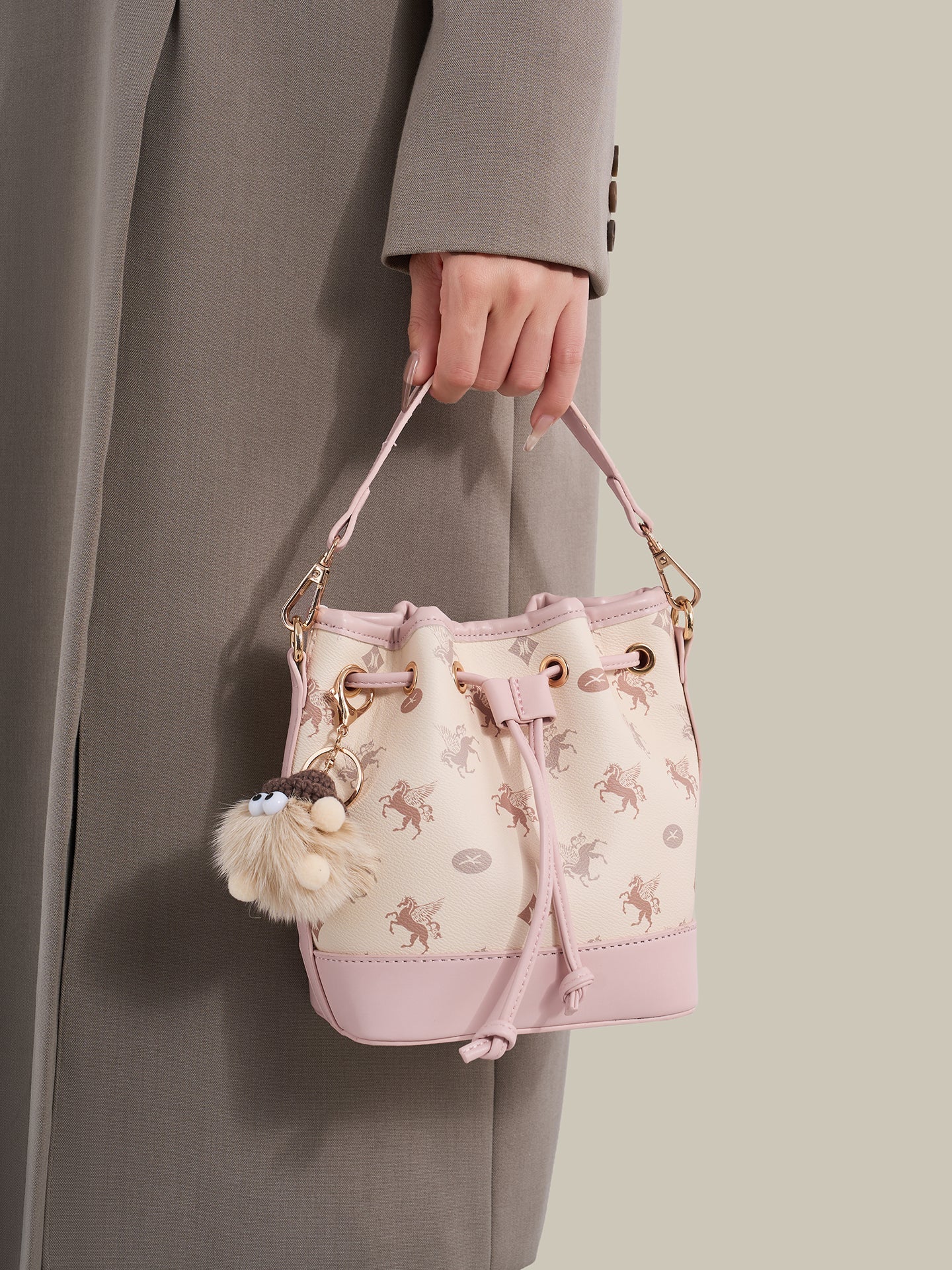 Bolsa Bucket Pegasus com Charm - vista interna