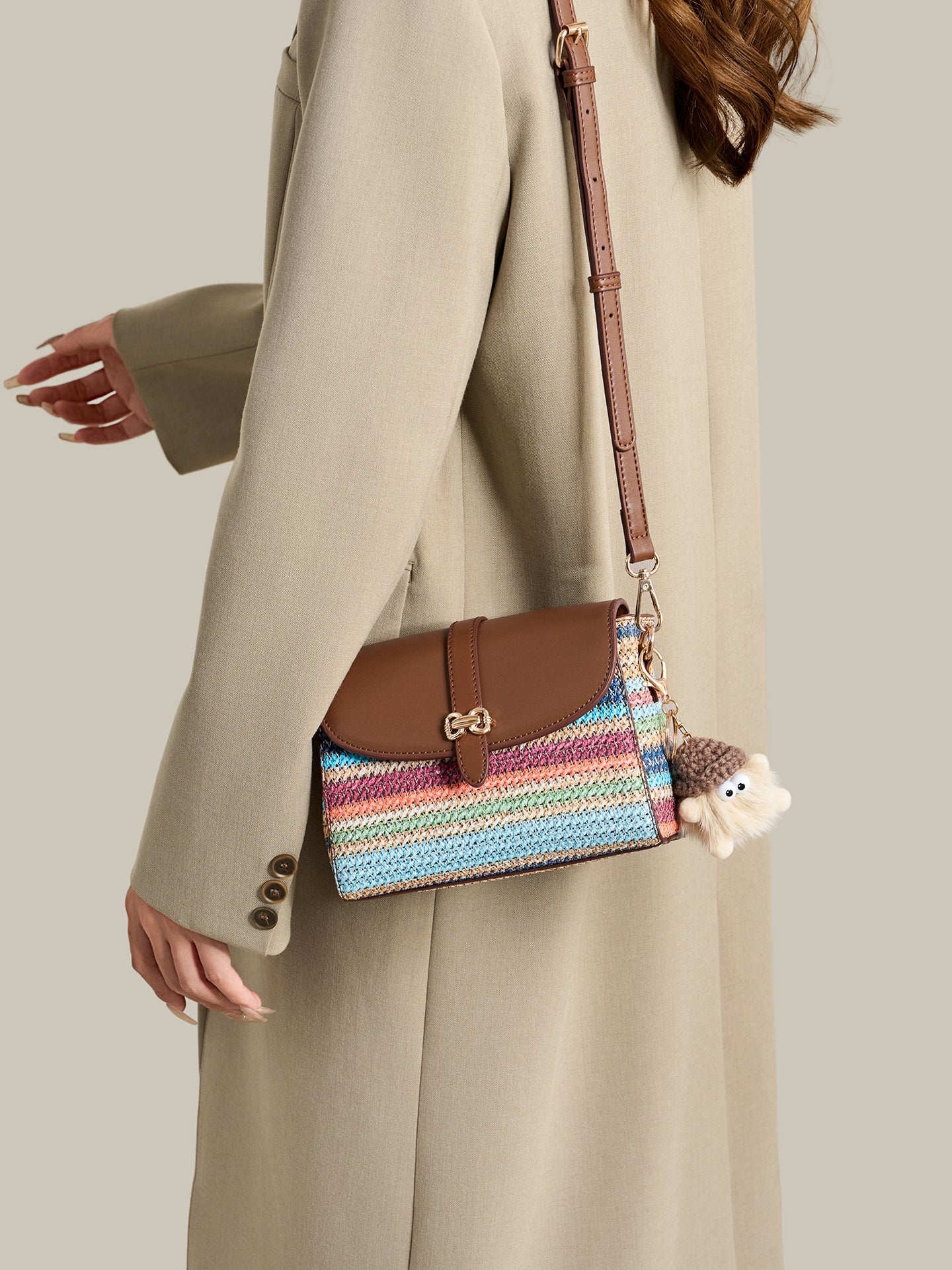 Bolsa Rainbow Trançada com Charme - detalhe frontal