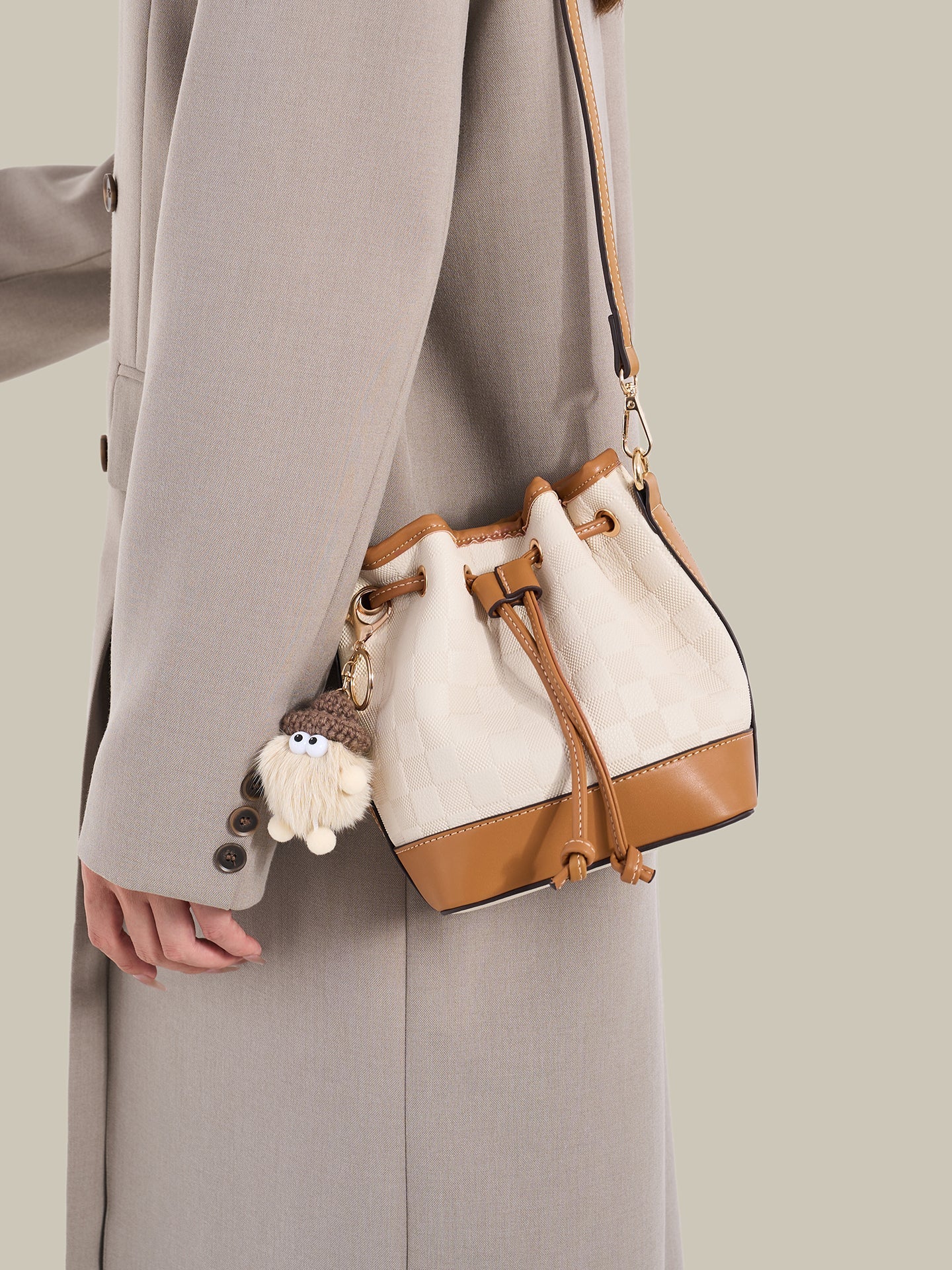 Bolsa Bucket Xadrez Vintage com Charm - vista interna