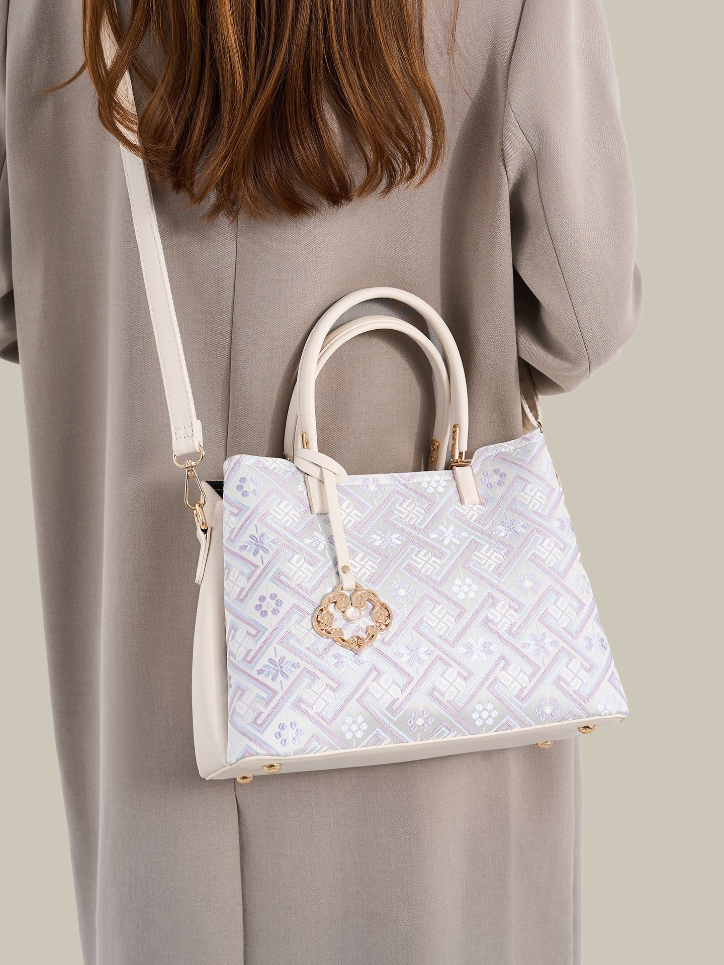 Bolsa Mini Tote Brocado Clássica - detalhe frontal