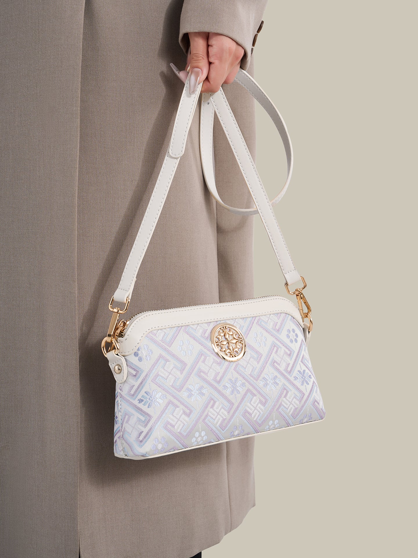 Bolsa Clutch Brocado Ethereal - detalhe frontal