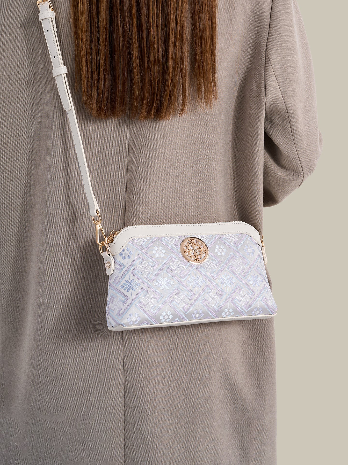 Bolsa Clutch Brocado Ethereal - detalhe do acabamento