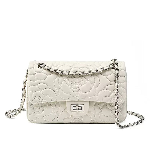 Bolsa matelassê camélia com corrente vista frontal