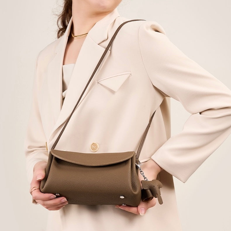 Bolsa Luna Elefante em couro transversal feminina imagem 4