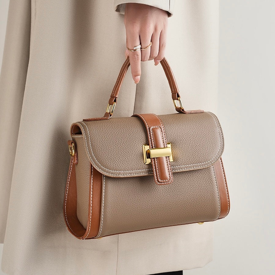 Bolsa Celine estruturada em couro transversal feminina imagem 3