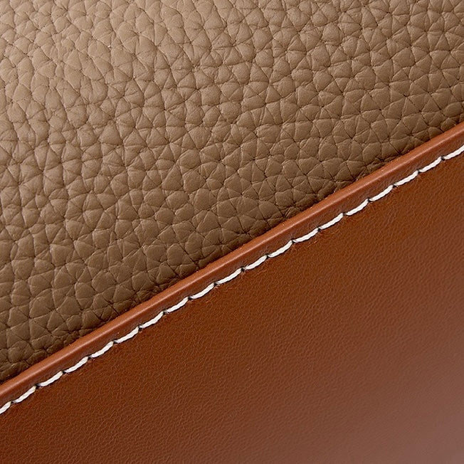 Bolsa Celine estruturada em couro transversal feminina imagem 23