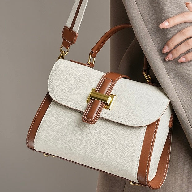 Bolsa Celine estruturada em couro transversal feminina imagem 10