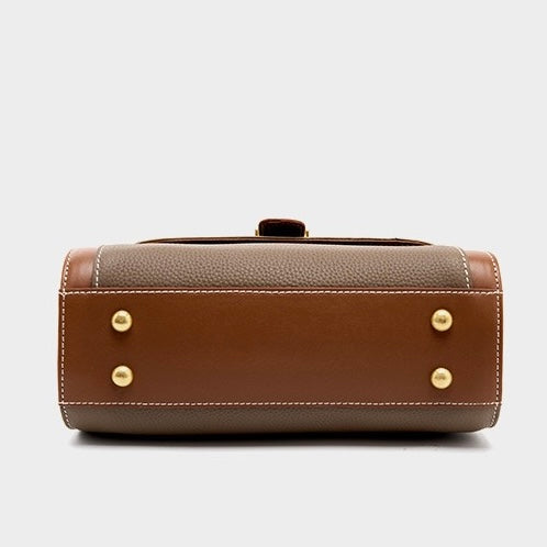 Bolsa Celine estruturada em couro transversal feminina imagem 19
