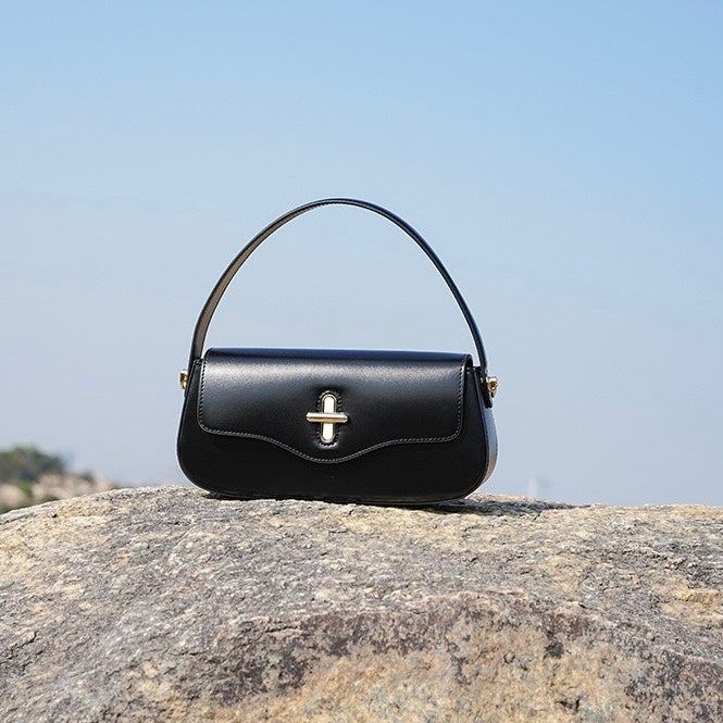 Bolsa Baguette Lara em Couro - vista lateral