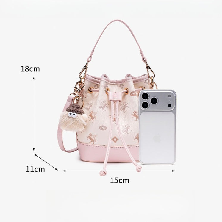 Bolsa Bucket Pegasus com Charm - imagem 16