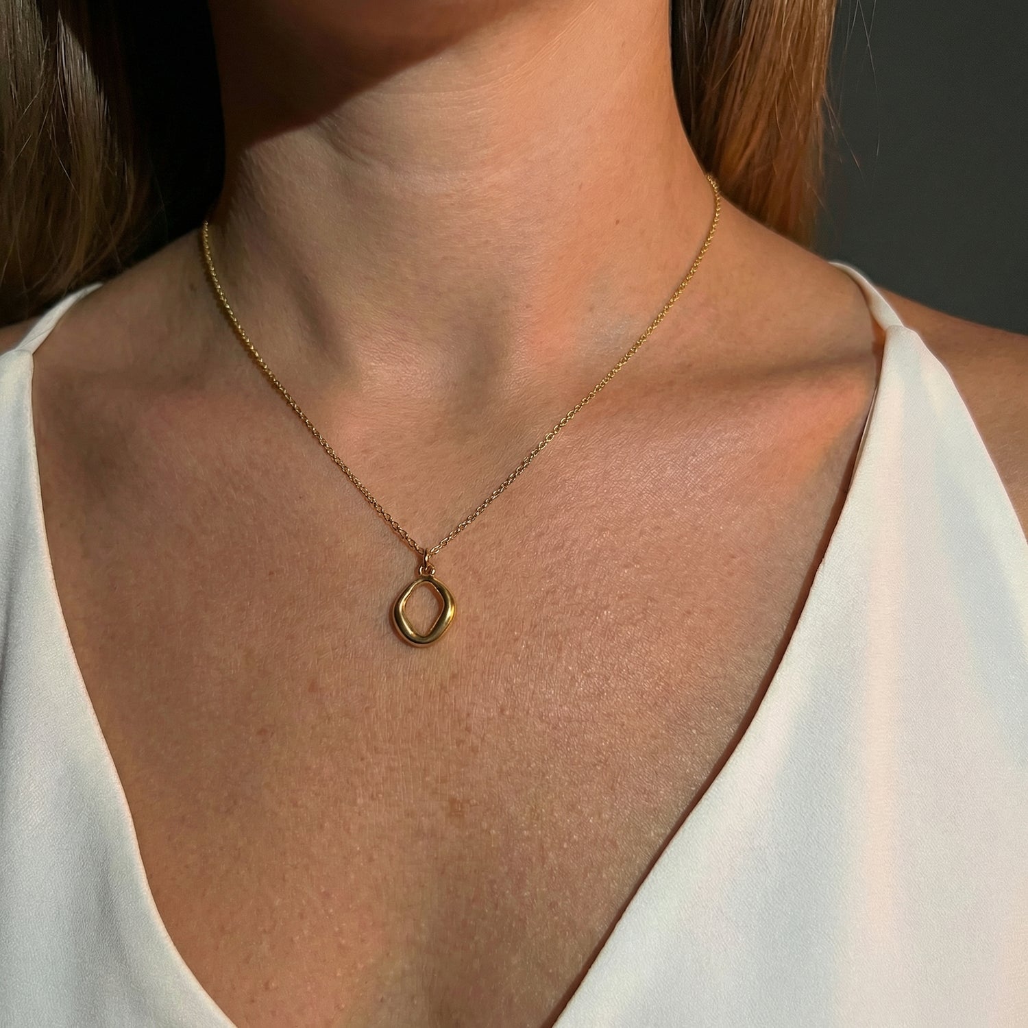 Colar Noelle Pingente Fluido - detalhe do pingente